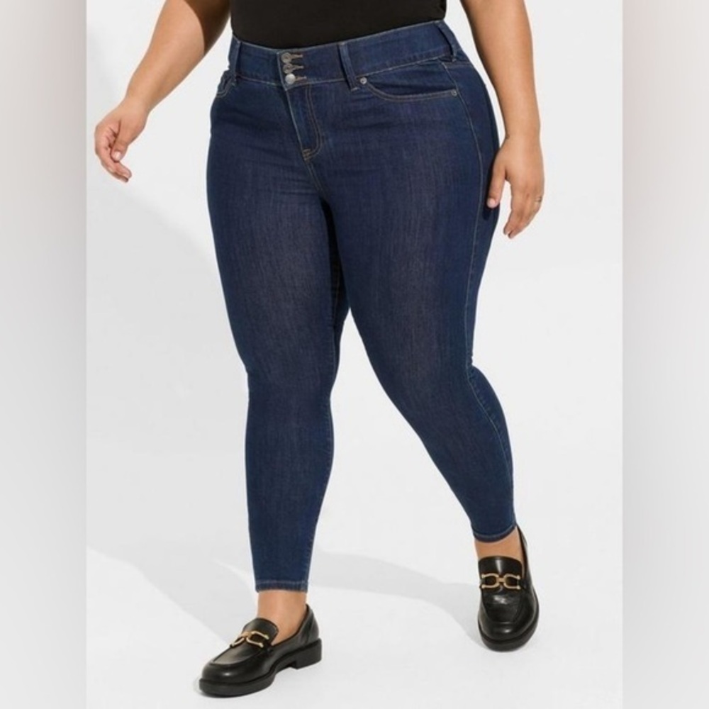Women’s torrid 22S Short Alchemy Rinse Jegging Skinny Super Soft High-Rise Jean